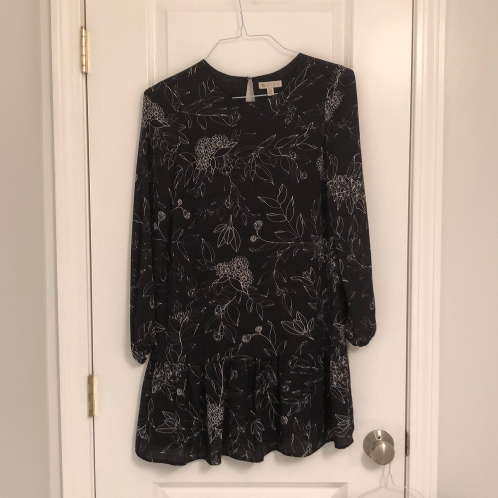Women’s long sleeve flowered black and white dress